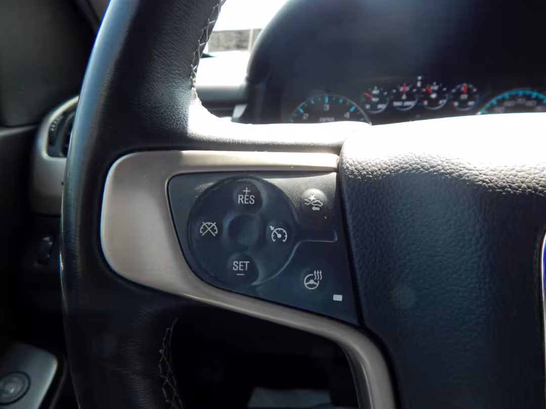 2017 GMC Yukon XL - 1GKS2HKJ6HR380450 - Image #20