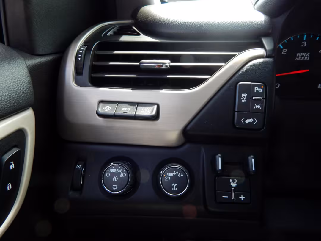 2017 GMC Yukon XL - 1GKS2HKJ6HR380450 - Image #22