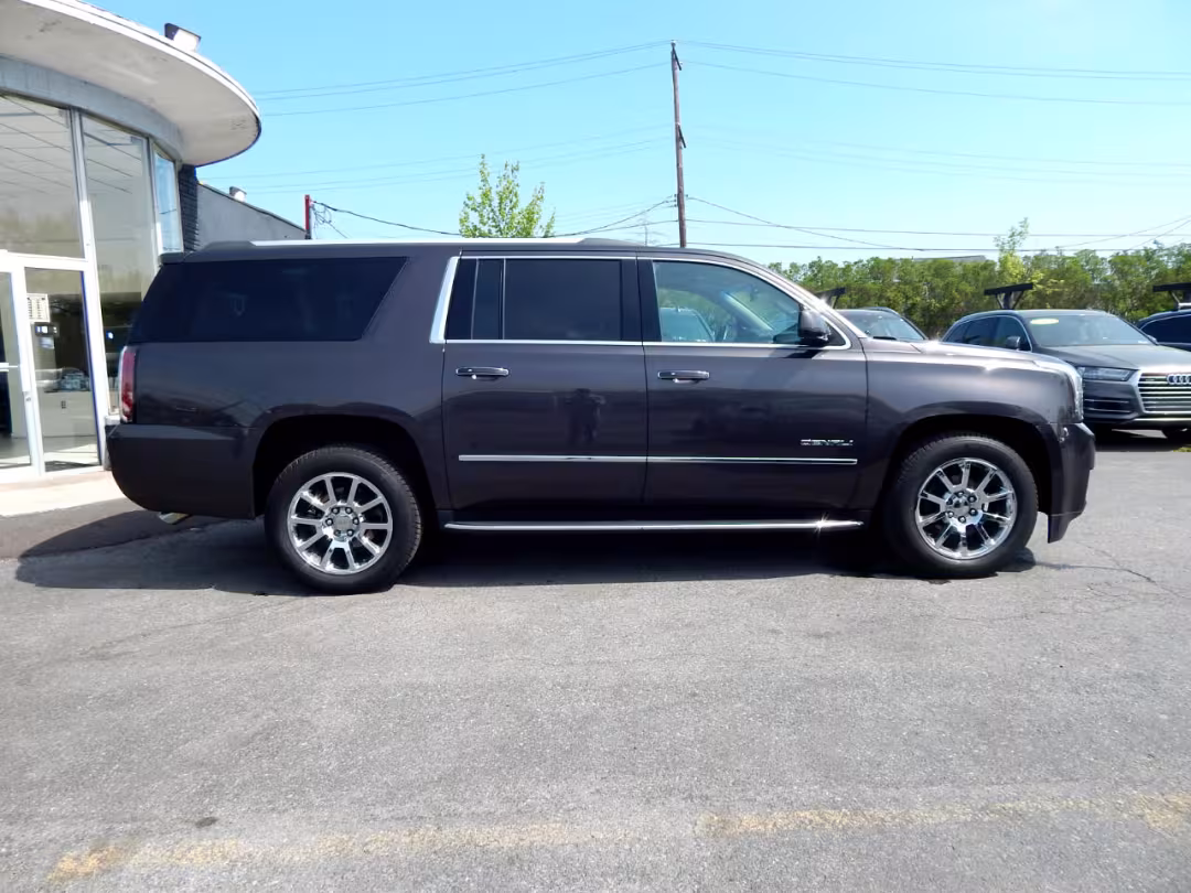 2017 GMC Yukon XL - 1GKS2HKJ6HR380450 - Image #4