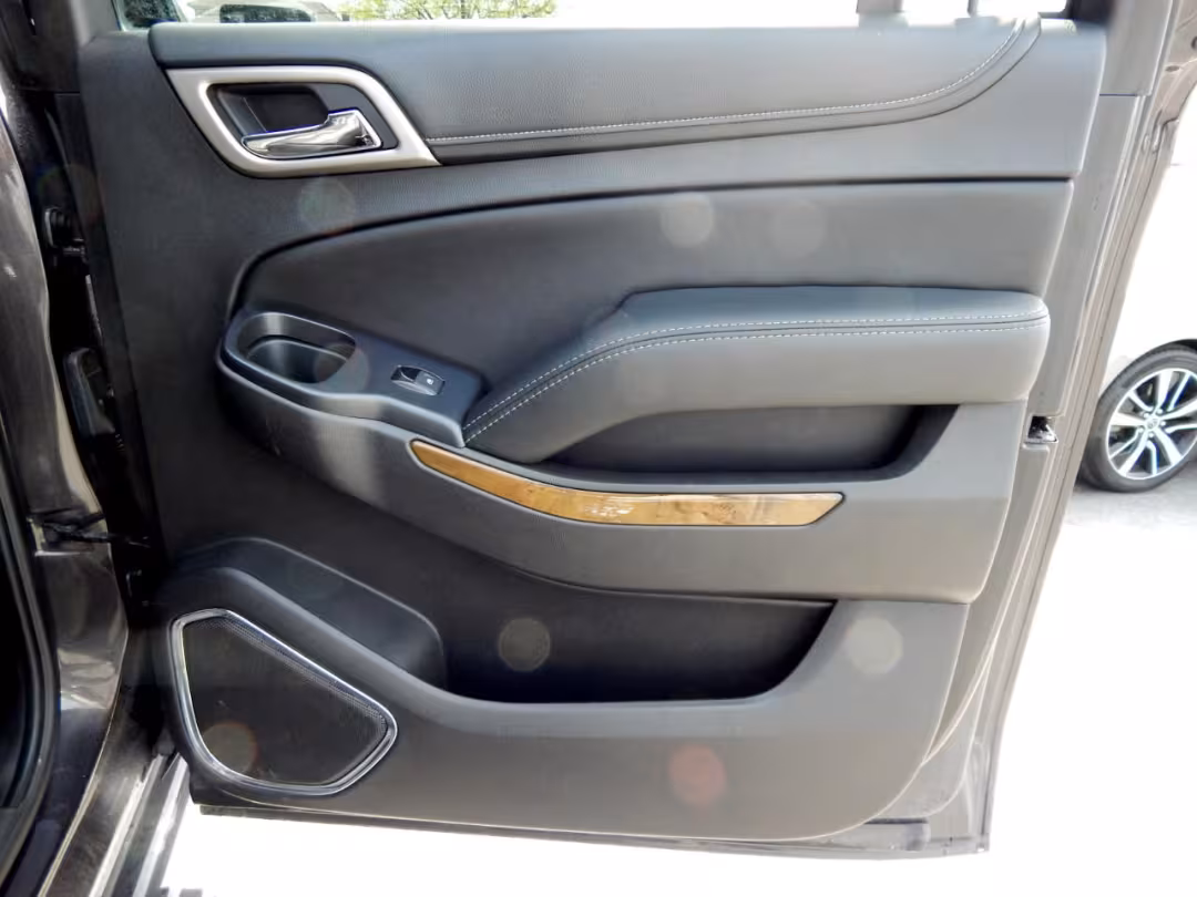 2017 GMC Yukon XL - 1GKS2HKJ6HR380450 - Image #40