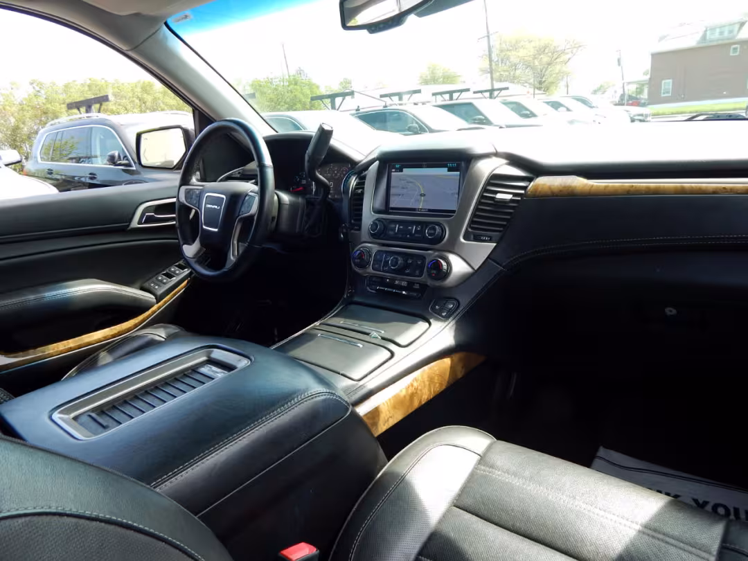 2017 GMC Yukon XL - 1GKS2HKJ6HR380450 - Image #45
