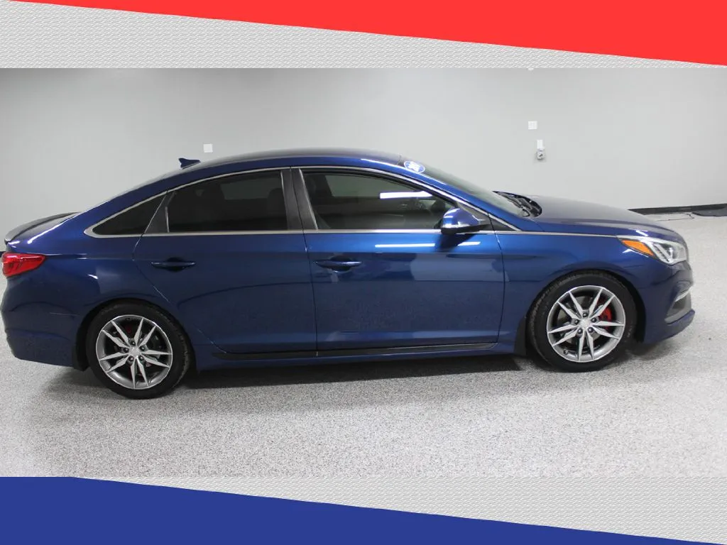 2017 Hyundai Sonata - 5NPE34ABXHH574270 - Image #2
