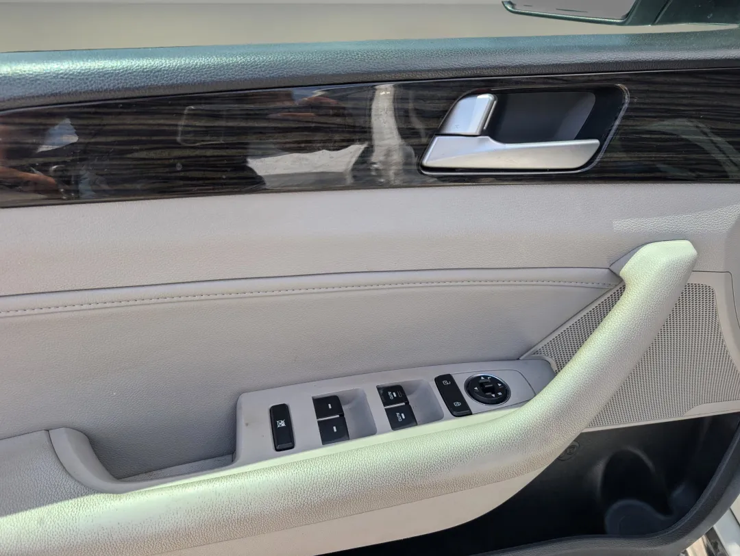 2017 Hyundai Sonata - 5NPE34AF0HH479123 - Image #10