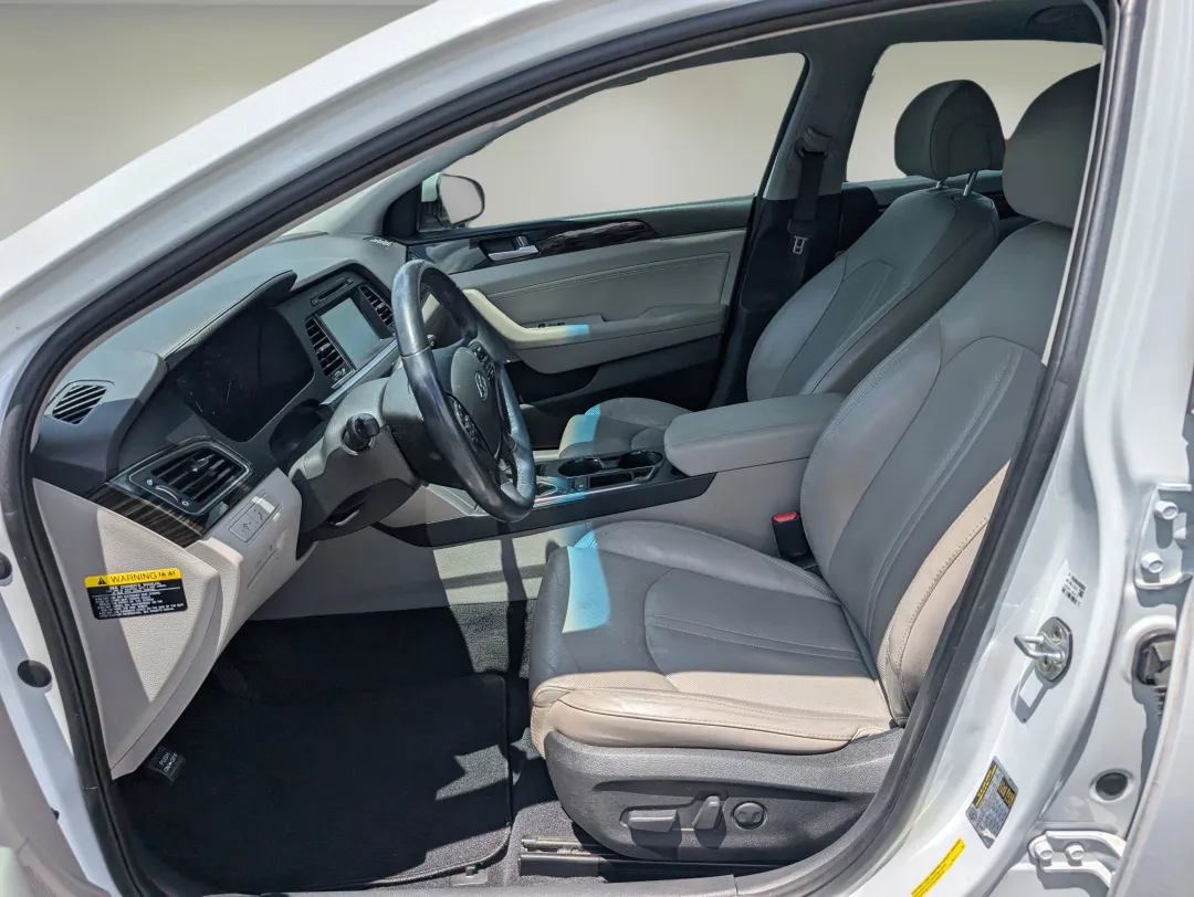 2017 Hyundai Sonata - 5NPE34AF0HH479123 - Image #11