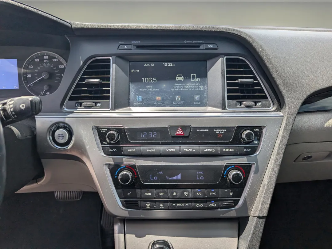 2017 Hyundai Sonata - 5NPE34AF0HH479123 - Image #16