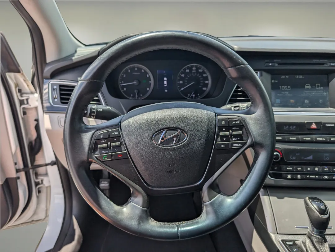 2017 Hyundai Sonata - 5NPE34AF0HH479123 - Image #17