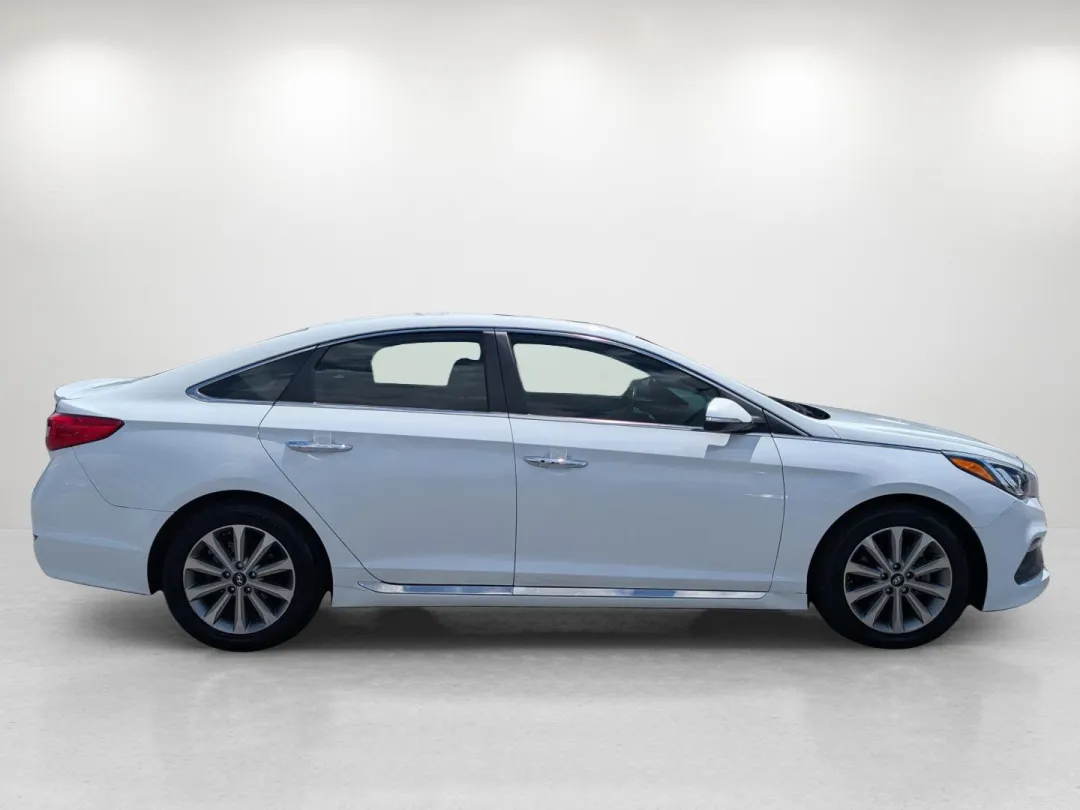 2017 Hyundai Sonata - 5NPE34AF0HH479123 - Image #5