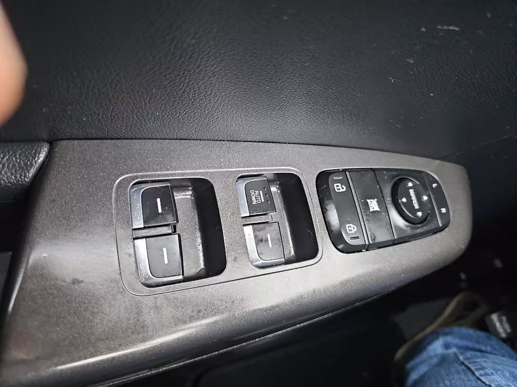 2017 Kia Sportage - KNDPMCAC6H7273685 - Image #13