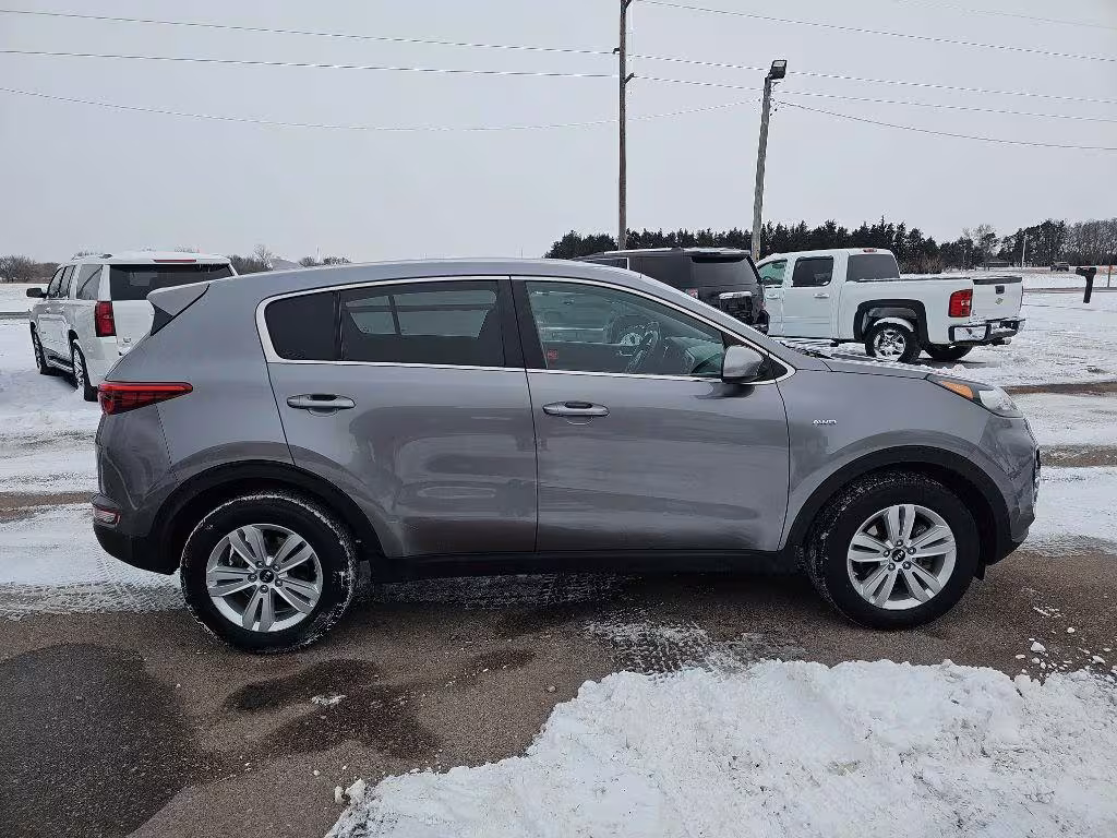 2017 Kia Sportage - KNDPMCAC6H7273685 - Image #4