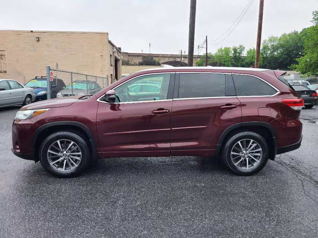 2017 Toyota Highlander - 5TDJZRFH3HS378799 - Image #10