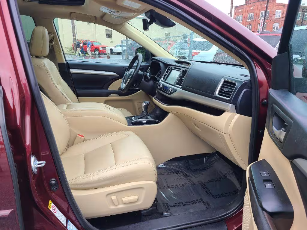 2017 Toyota Highlander - 5TDJZRFH3HS378799 - Image #12