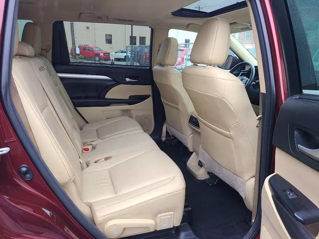 2017 Toyota Highlander - 5TDJZRFH3HS378799 - Image #18