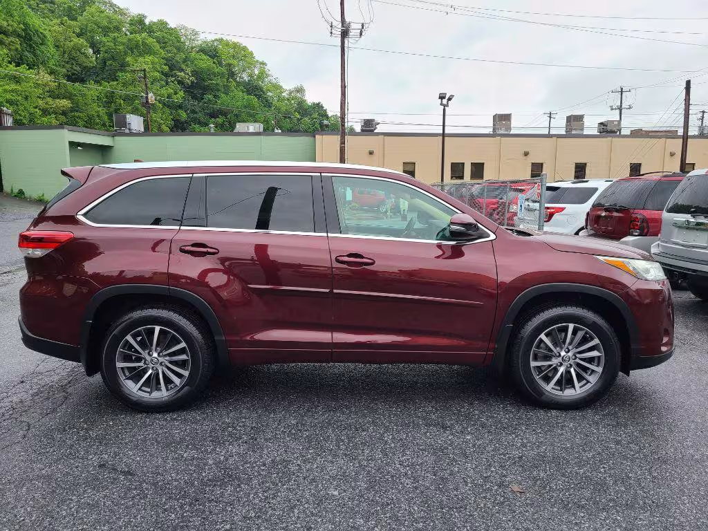 2017 Toyota Highlander - 5TDJZRFH3HS378799 - Image #3