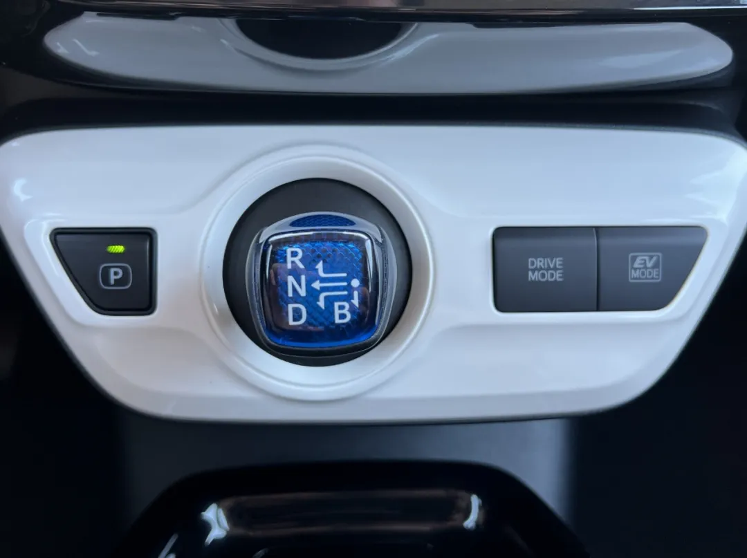 2017 Toyota Prius - JTDKARFUXH3532886 - Image #27
