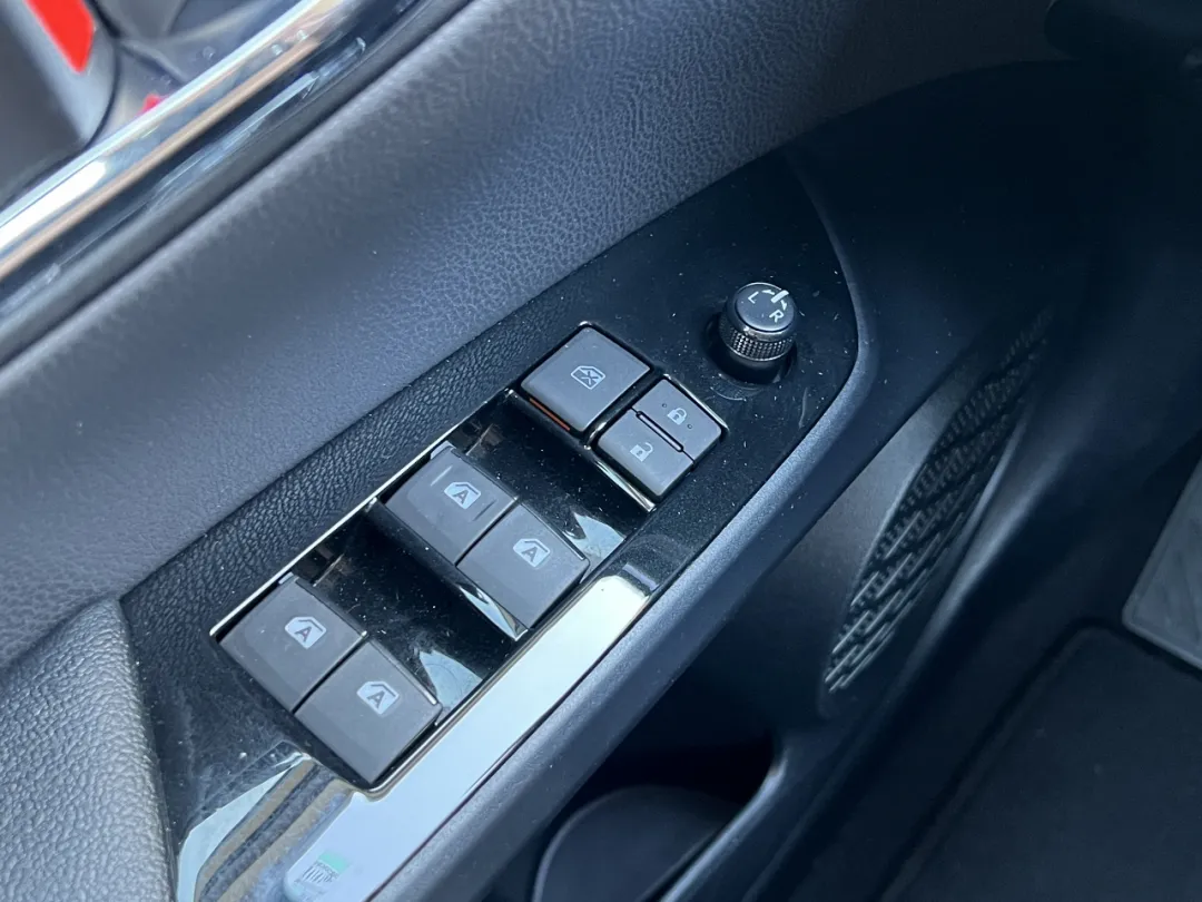 2017 Toyota Prius - JTDKARFUXH3532886 - Image #30