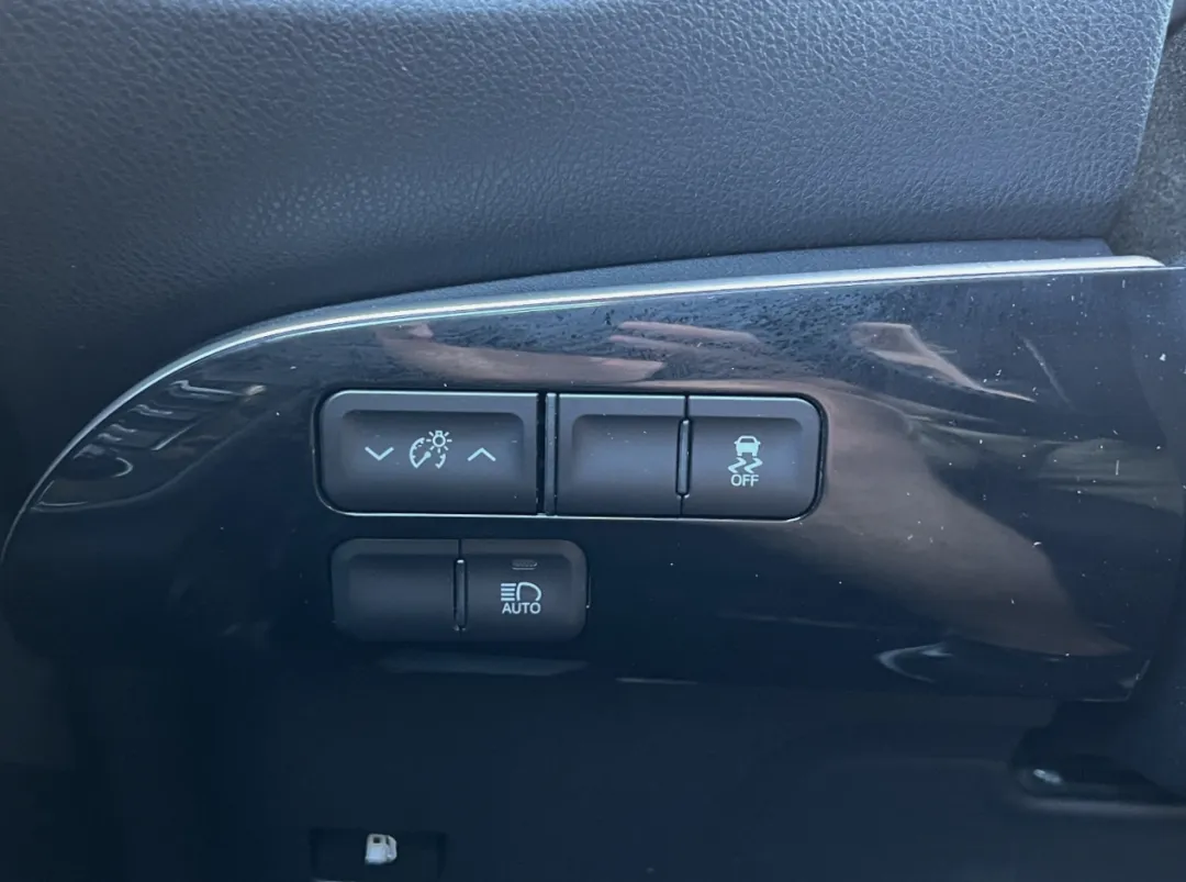 2017 Toyota Prius - JTDKARFUXH3532886 - Image #31