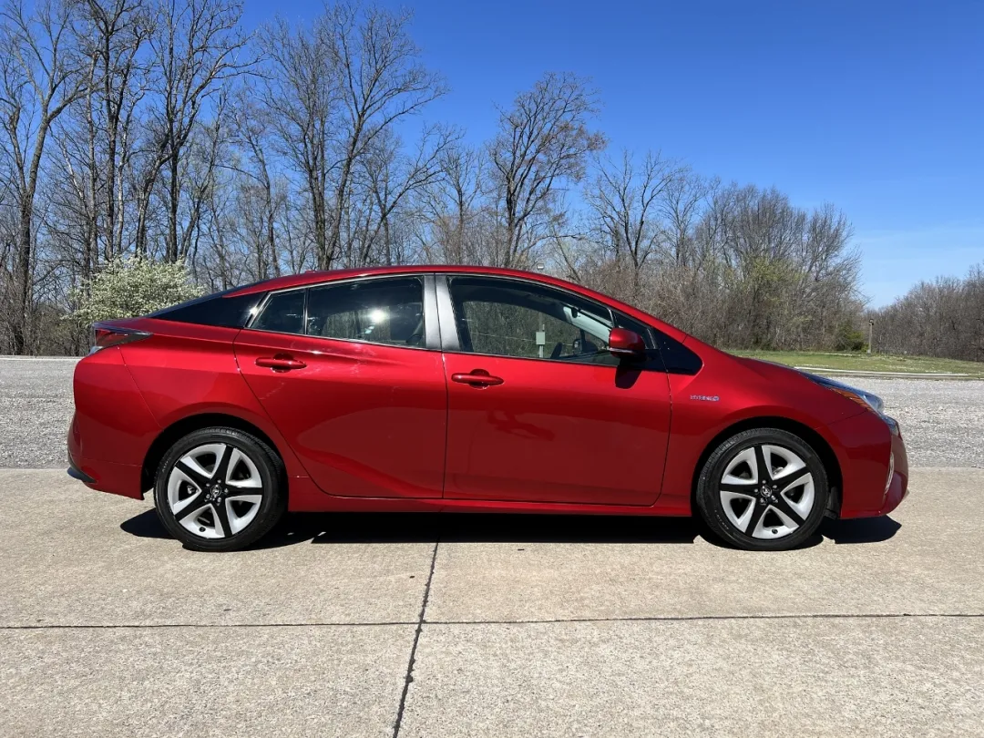 2017 Toyota Prius - JTDKARFUXH3532886 - Image #8