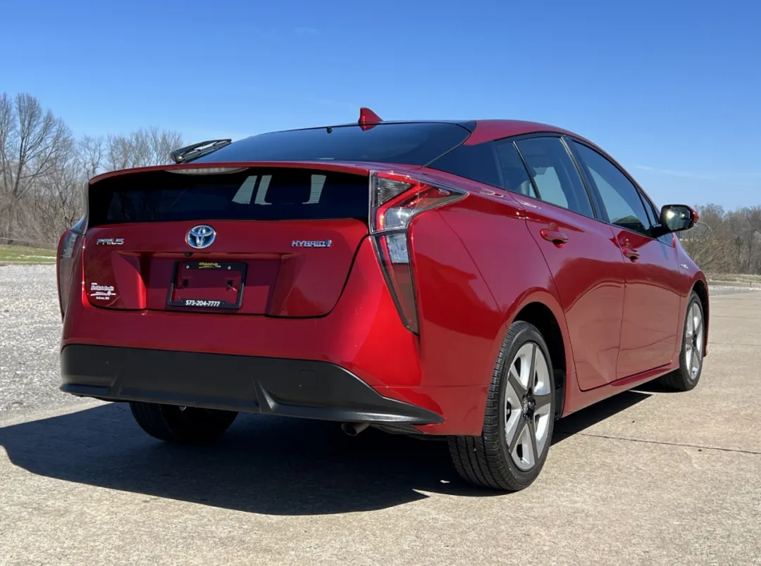 2017 Toyota Prius - JTDKARFUXH3532886 - Image #9