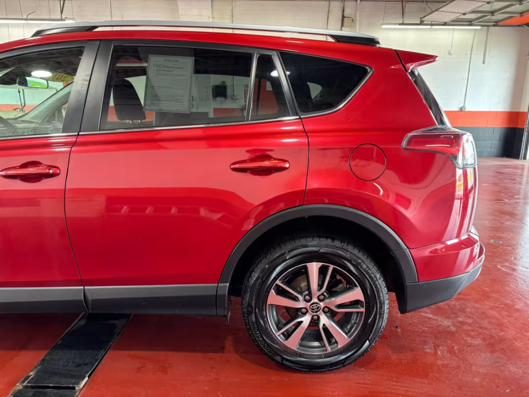 2017 Toyota RAV4 - JTMRFREV0HJ120711 - Image #11