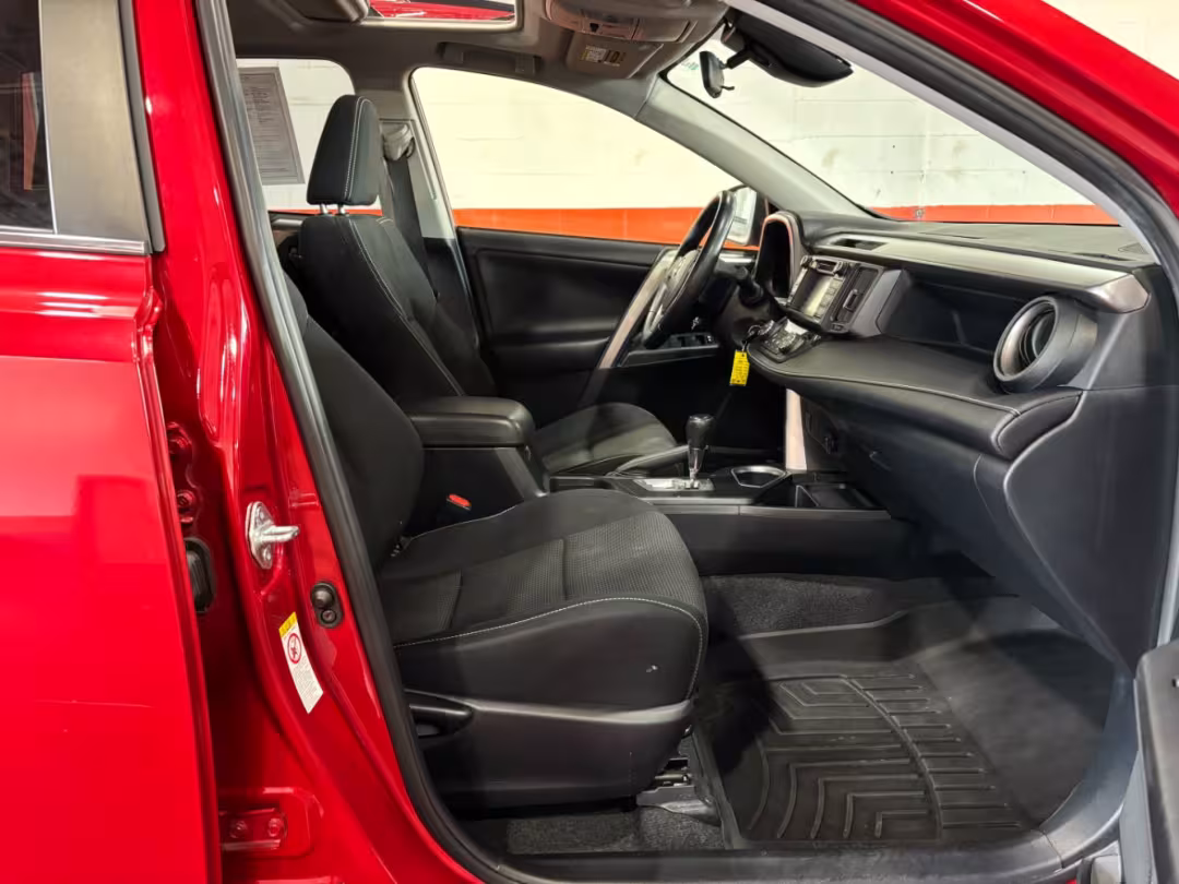 2017 Toyota RAV4 - JTMRFREV0HJ120711 - Image #17