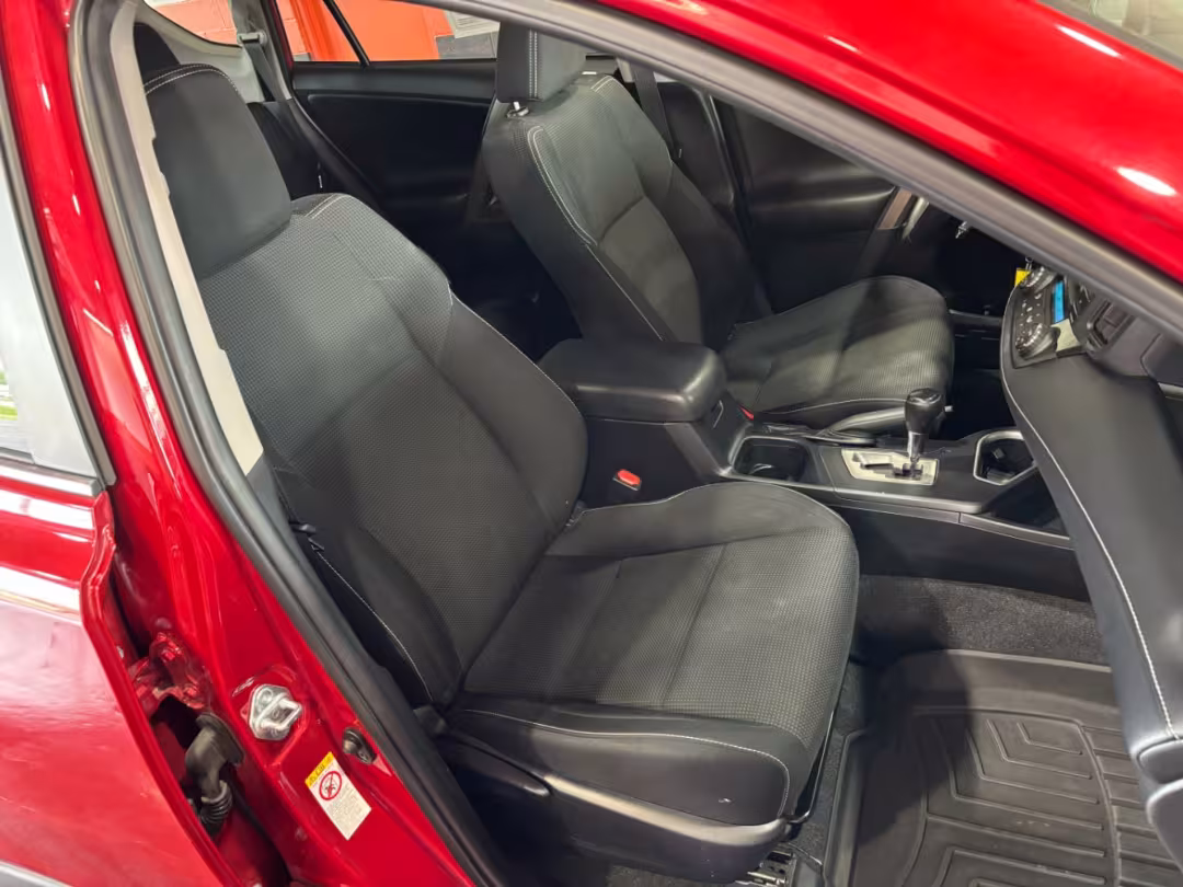 2017 Toyota RAV4 - JTMRFREV0HJ120711 - Image #18