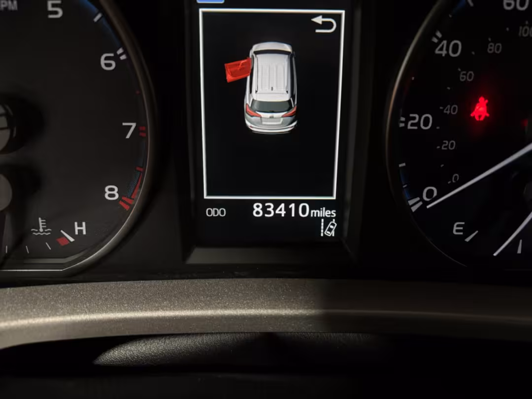 2017 Toyota RAV4 - JTMRFREV0HJ120711 - Image #20