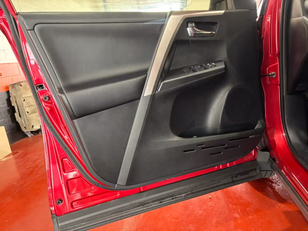 2017 Toyota RAV4 - JTMRFREV0HJ120711 - Image #29