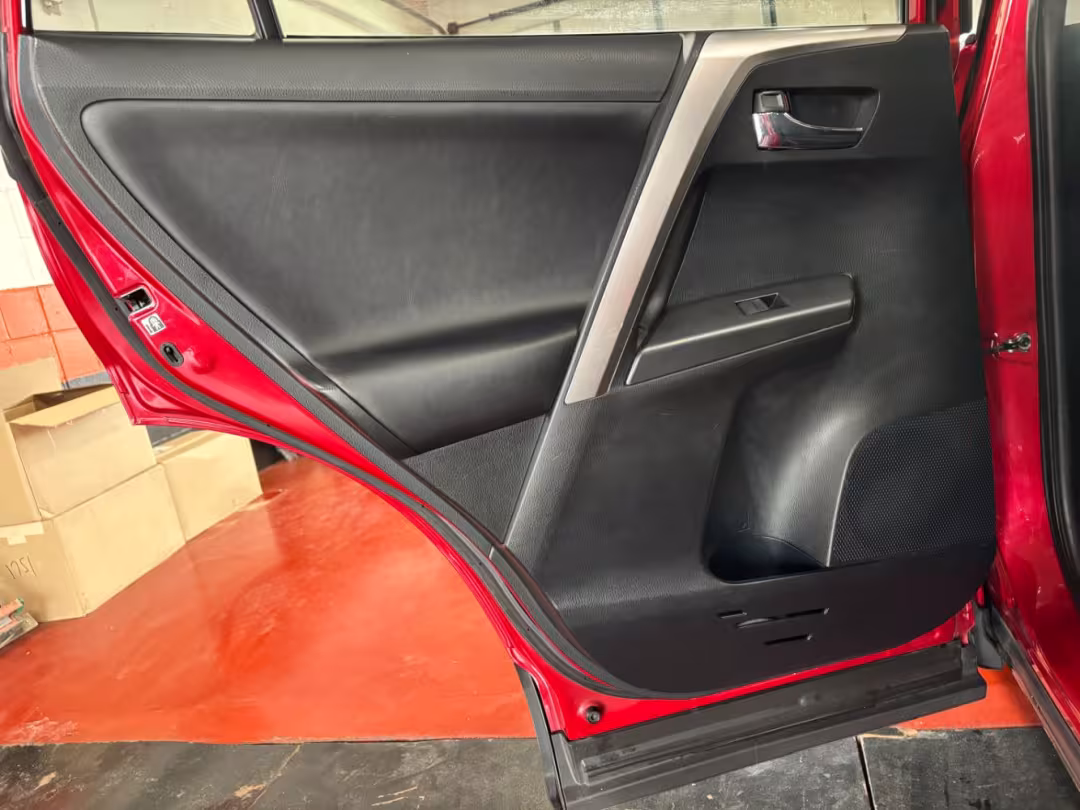 2017 Toyota RAV4 - JTMRFREV0HJ120711 - Image #30