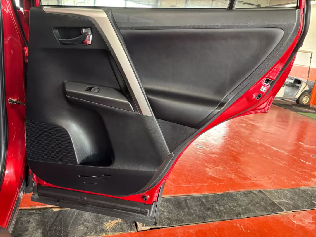 2017 Toyota RAV4 - JTMRFREV0HJ120711 - Image #31