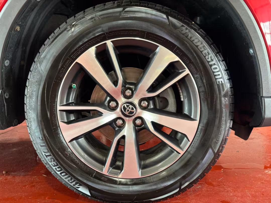 2017 Toyota RAV4 - JTMRFREV0HJ120711 - Image #38