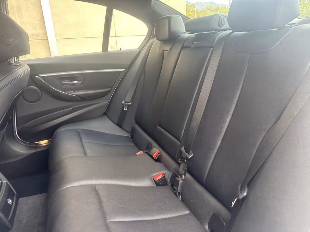 2018 BMW 3-Series - WBA8B9C56JAE22469 - Image #11