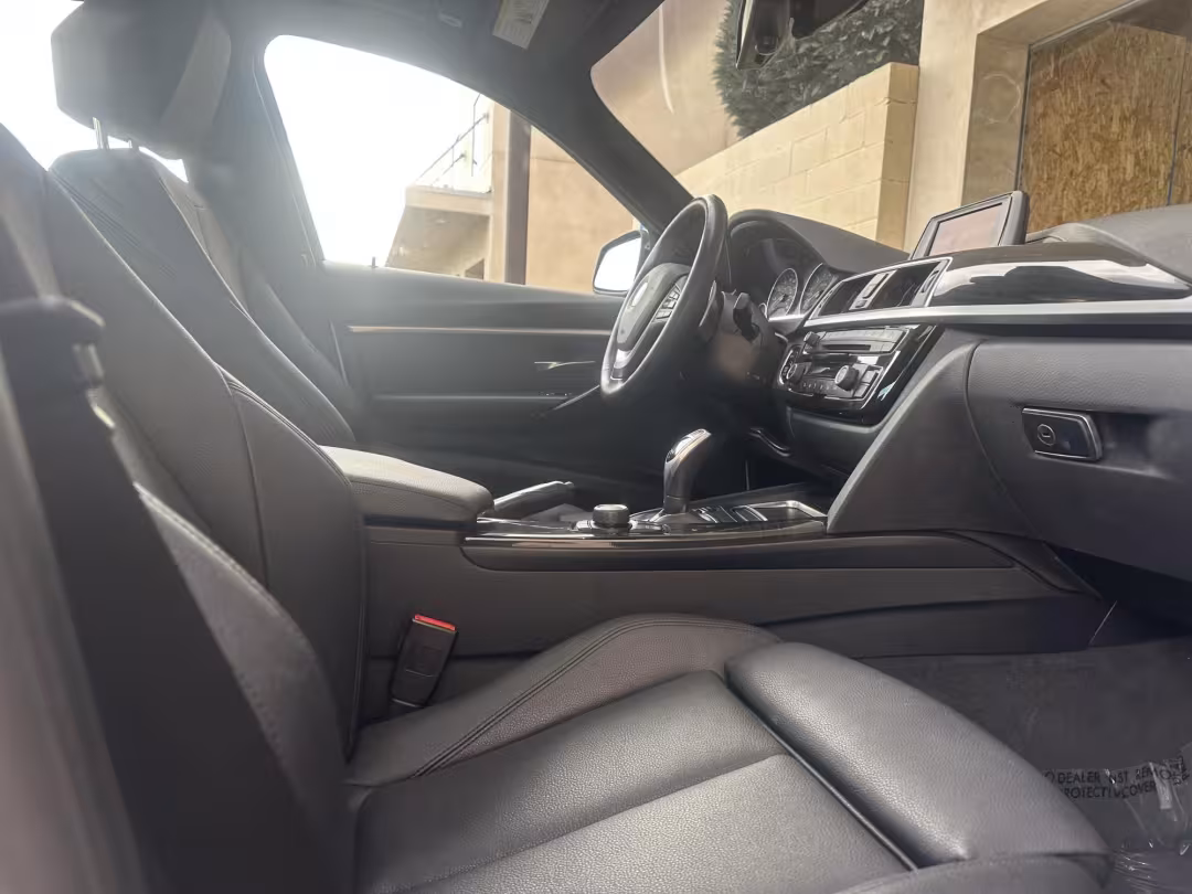 2018 BMW 3-Series - WBA8B9C56JAE22469 - Image #13