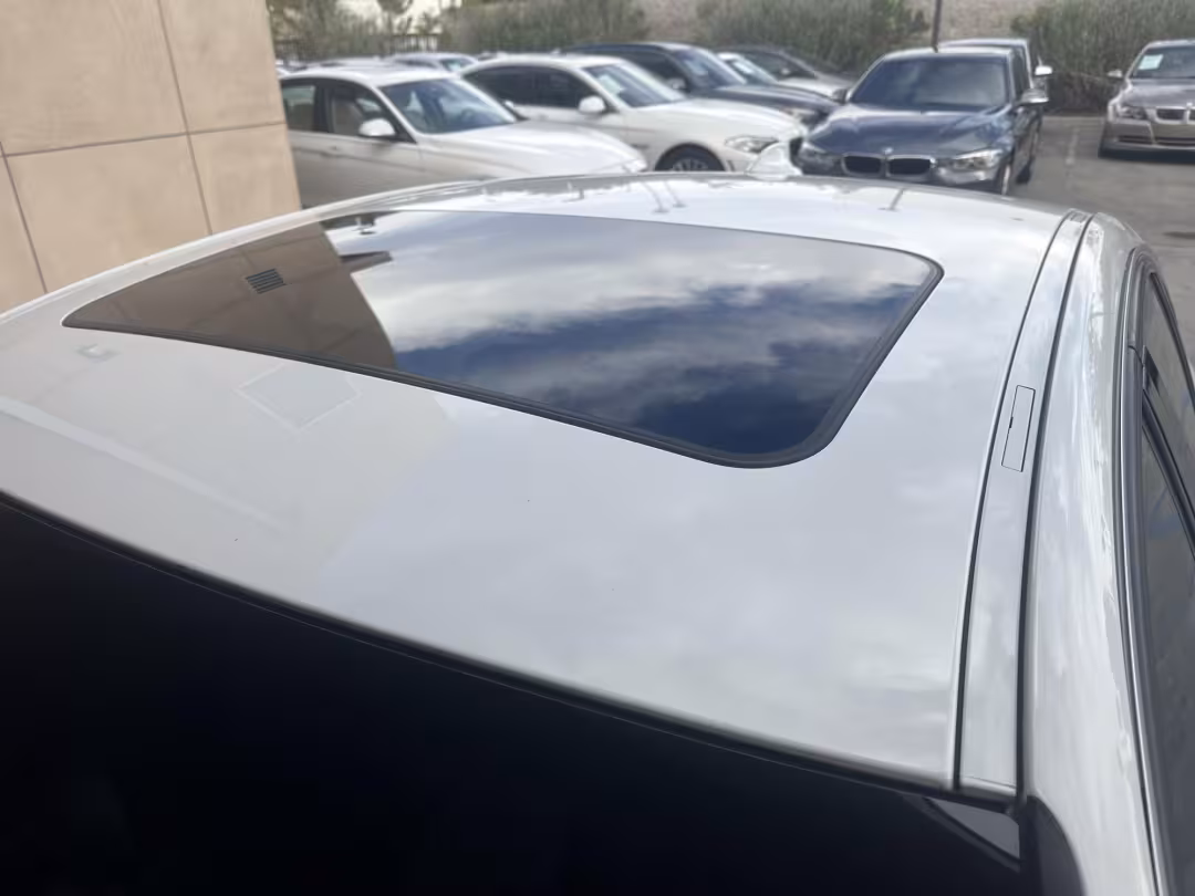 2018 BMW 3-Series - WBA8B9C56JAE22469 - Image #18