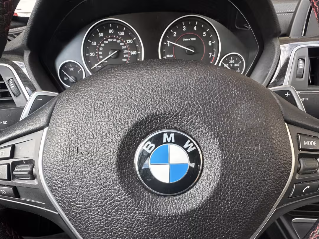 2018 BMW 3-Series - WBA8B9C56JAE22469 - Image #19