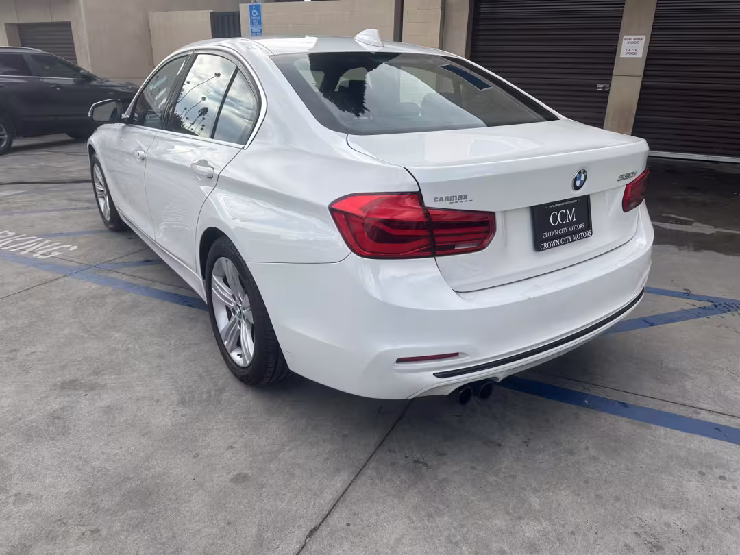 2018 BMW 3-Series - WBA8B9C56JAE22469 - Image #4