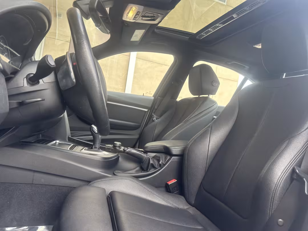 2018 BMW 3-Series - WBA8B9C56JAE22469 - Image #9