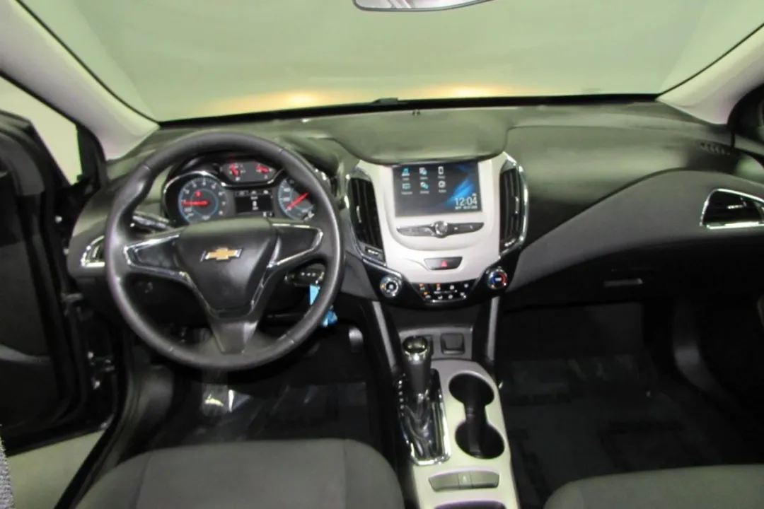 2018 Chevrolet Cruze - 1G1BC5SM1J7198537 - Image #19