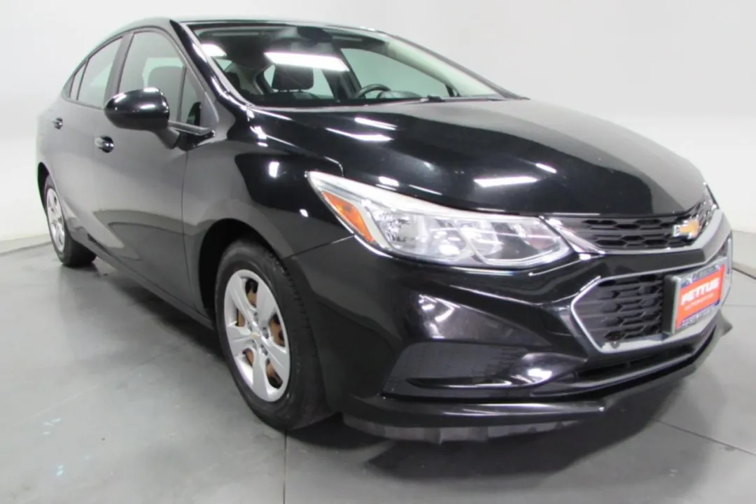 2018 Chevrolet Cruze - 1G1BC5SM1J7198537 - Image #24