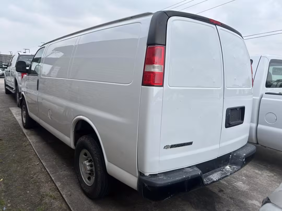 2018 Chevrolet Express - 1GCWGAFG5J1343088 - Image #7