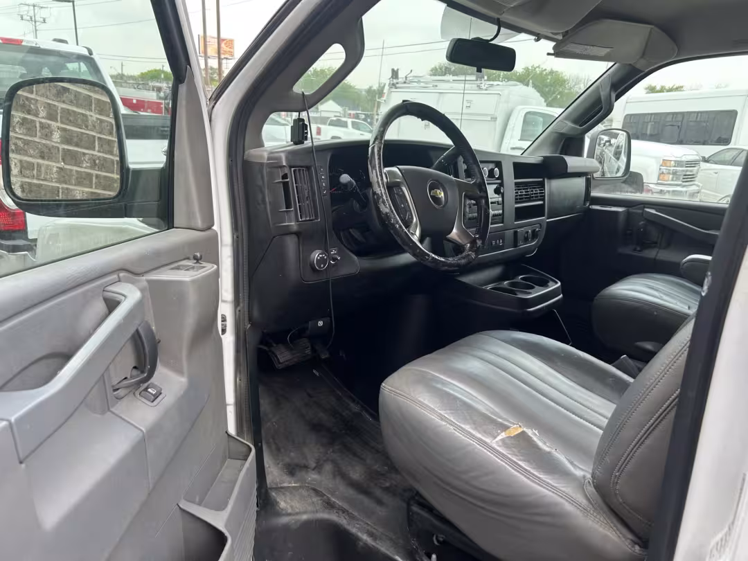 2018 Chevrolet Express - 1GCWGAFG5J1343088 - Image #8