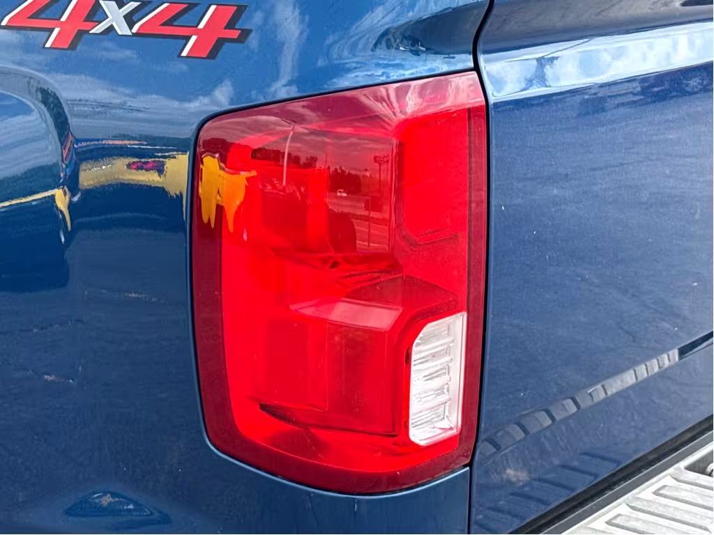 2018 Chevrolet Silverado - 3GCUKSEC4JG218451 - Image #23