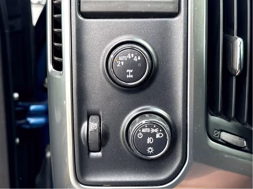 2018 Chevrolet Silverado - 3GCUKSEC4JG218451 - Image #9