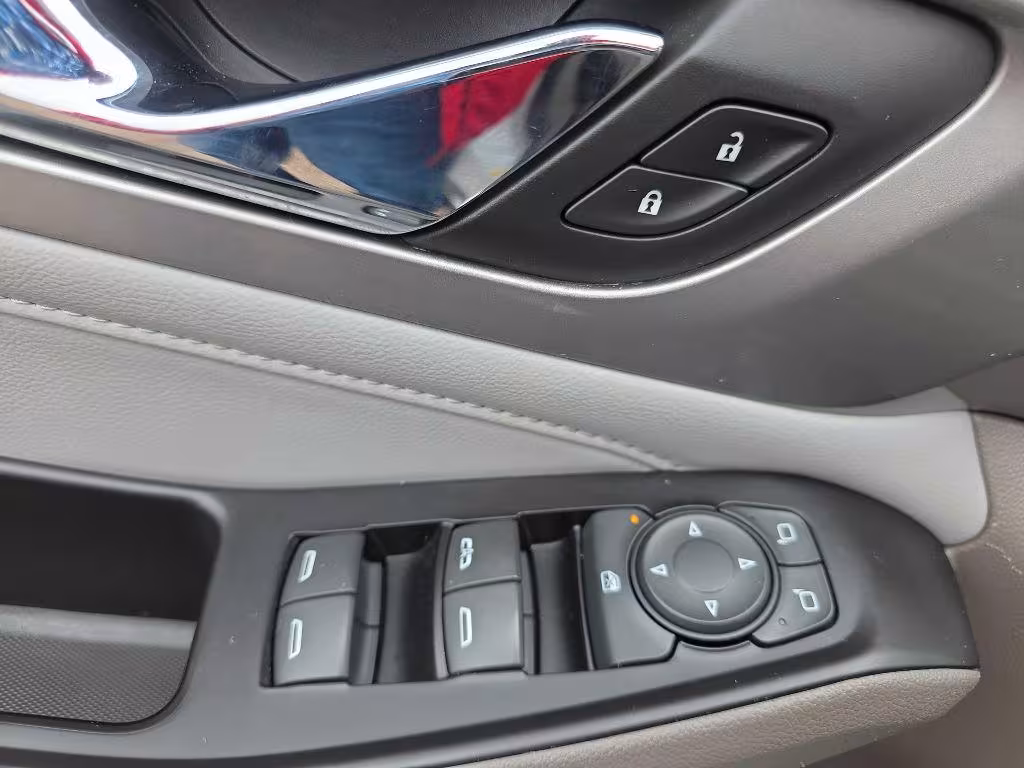 2018 Chevrolet Traverse - 1GNEVHKW7JJ264763 - Image #11