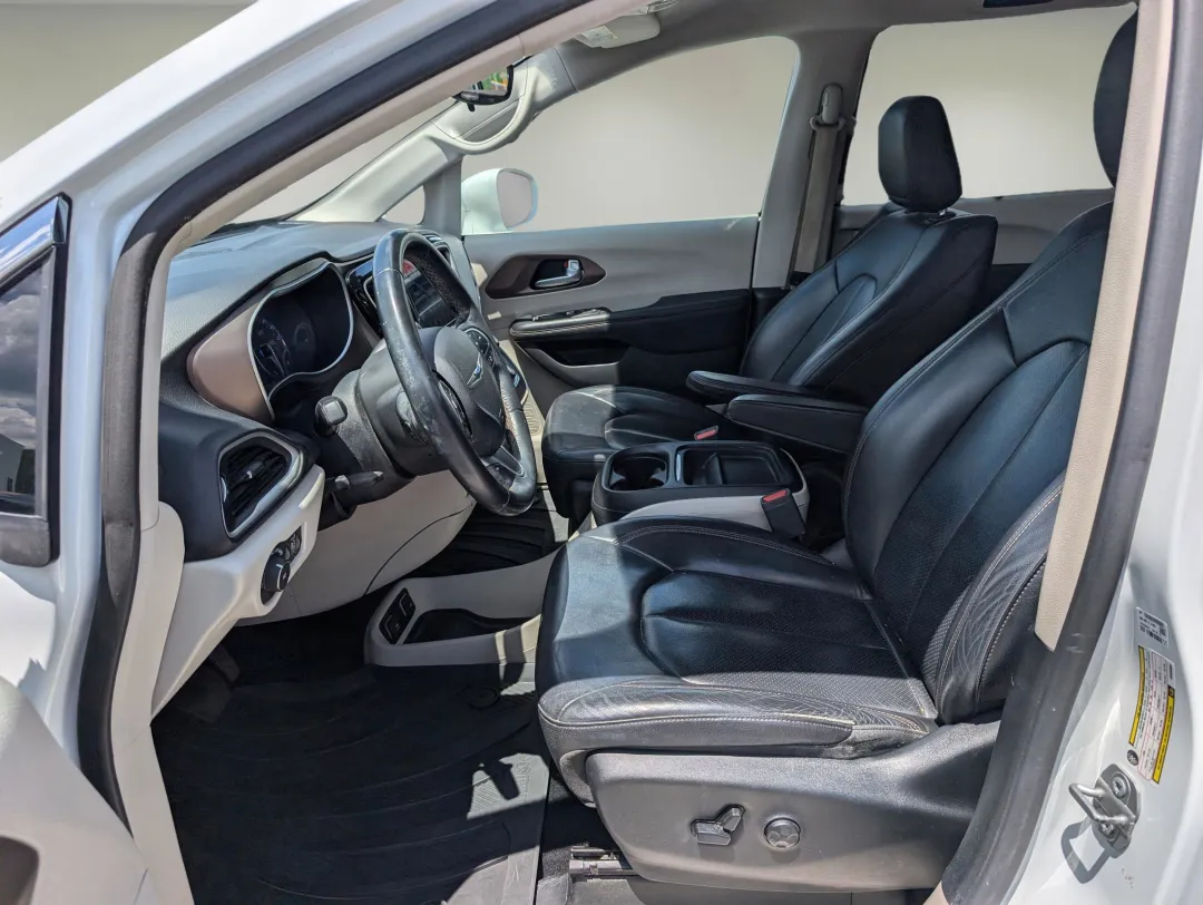 2018 Chrysler Pacifica - 2C4RC1BG6JR269903 - Image #10