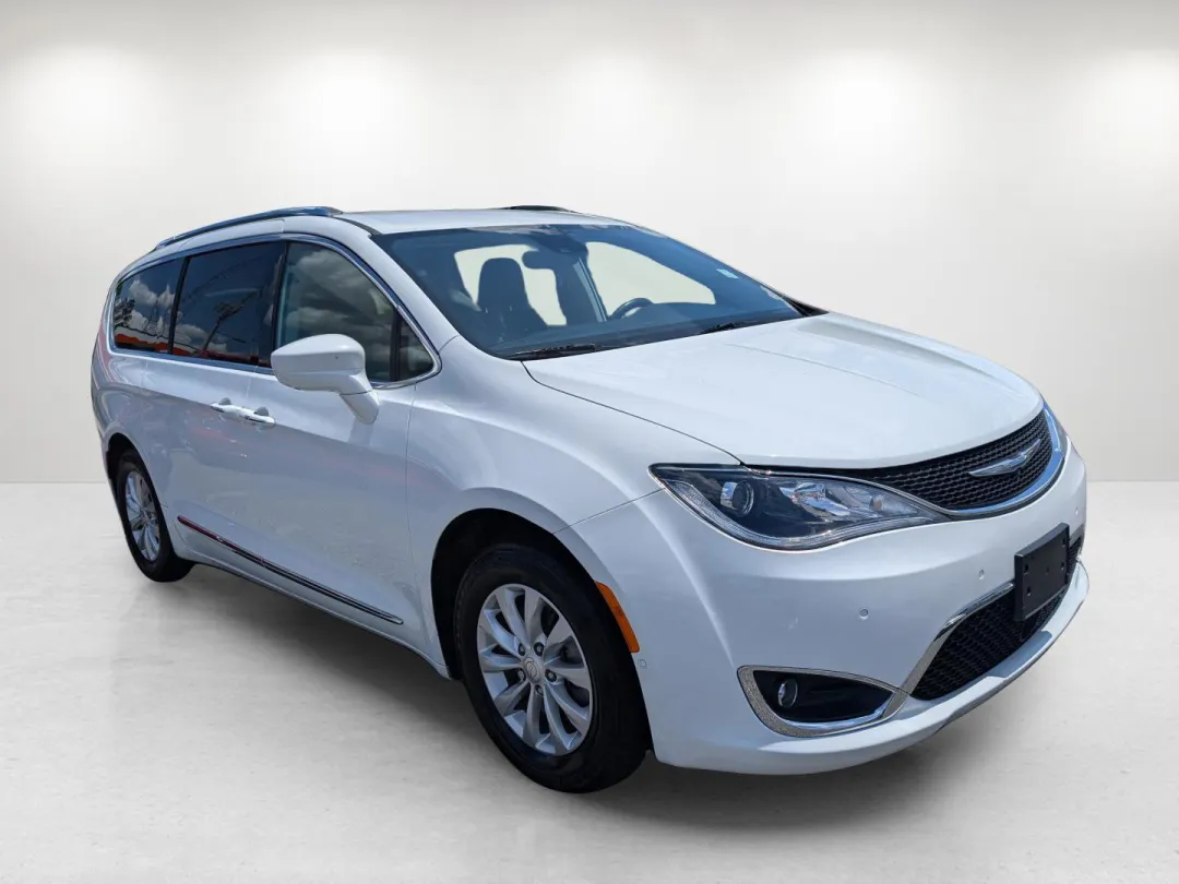 2018 Chrysler Pacifica - 2C4RC1BG6JR269903 - Image #3