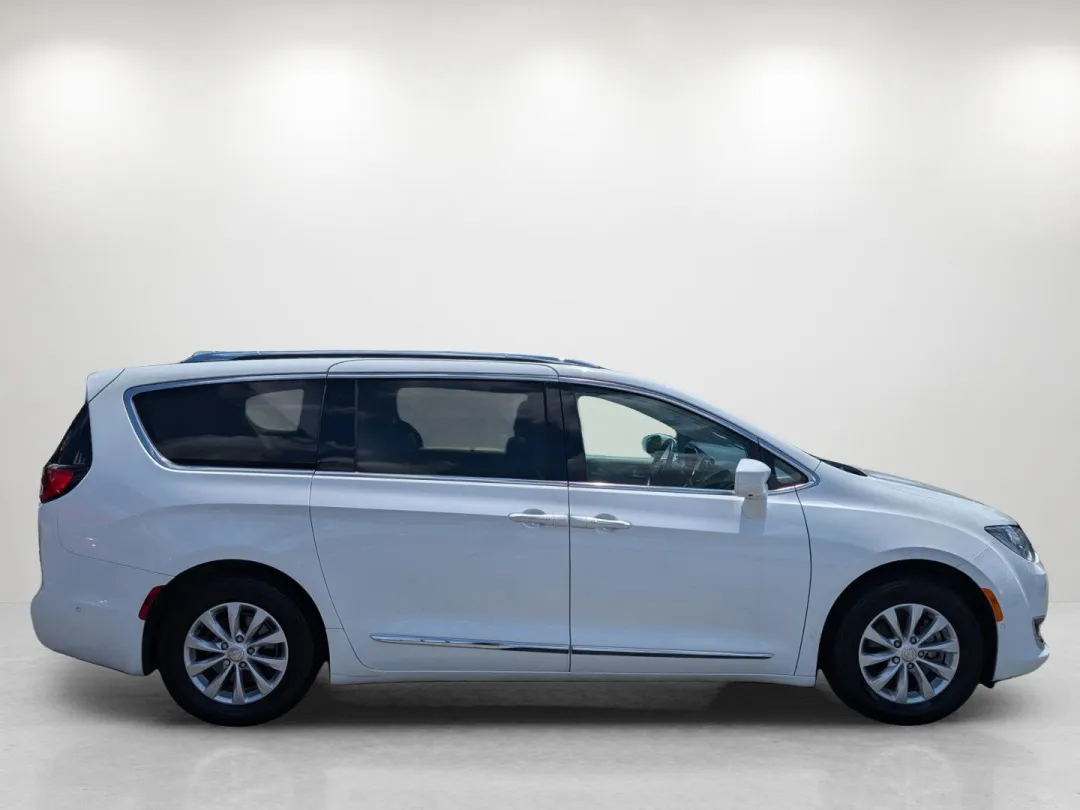 2018 Chrysler Pacifica - 2C4RC1BG6JR269903 - Image #4
