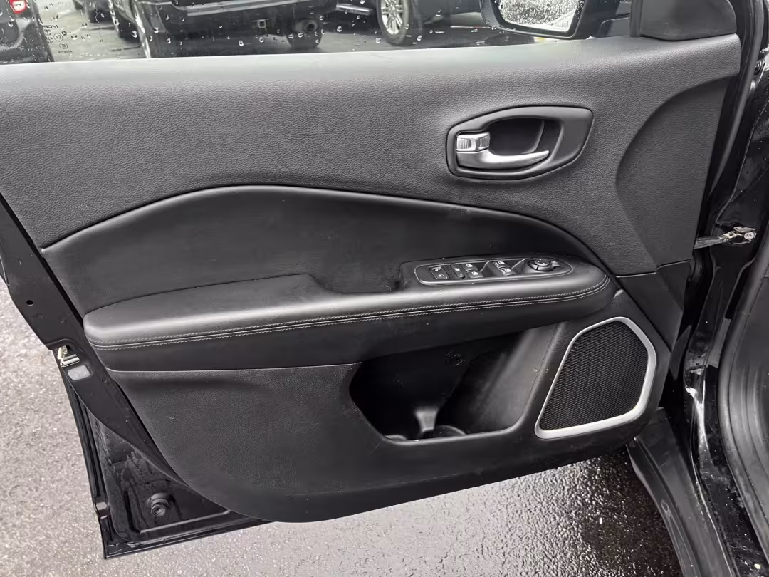 2018 Jeep Compass - 3C4NJDBB2JT320515 - Image #22