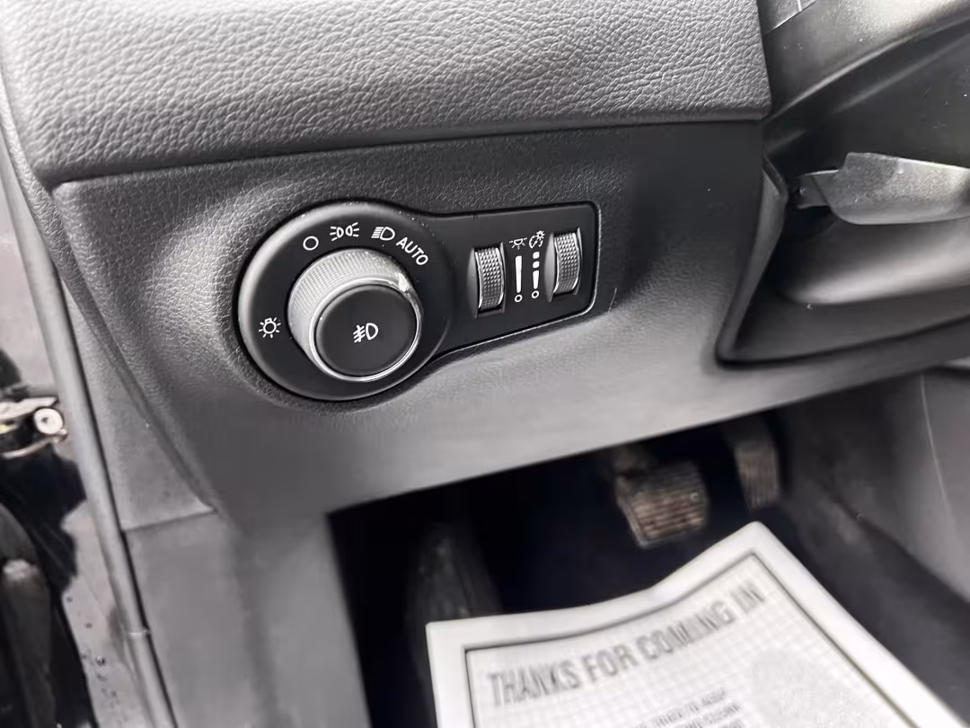 2018 Jeep Compass - 3C4NJDBB2JT320515 - Image #24