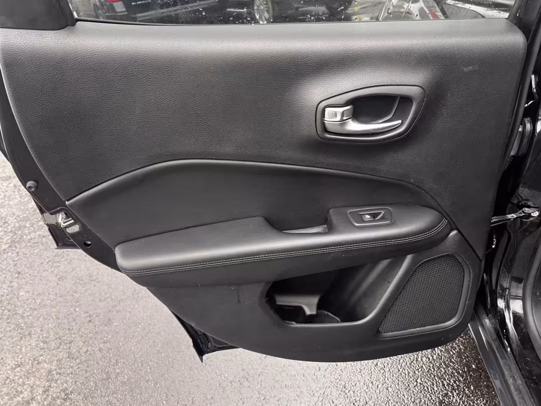 2018 Jeep Compass - 3C4NJDBB2JT320515 - Image #28