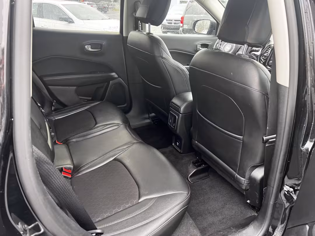 2018 Jeep Compass - 3C4NJDBB2JT320515 - Image #30